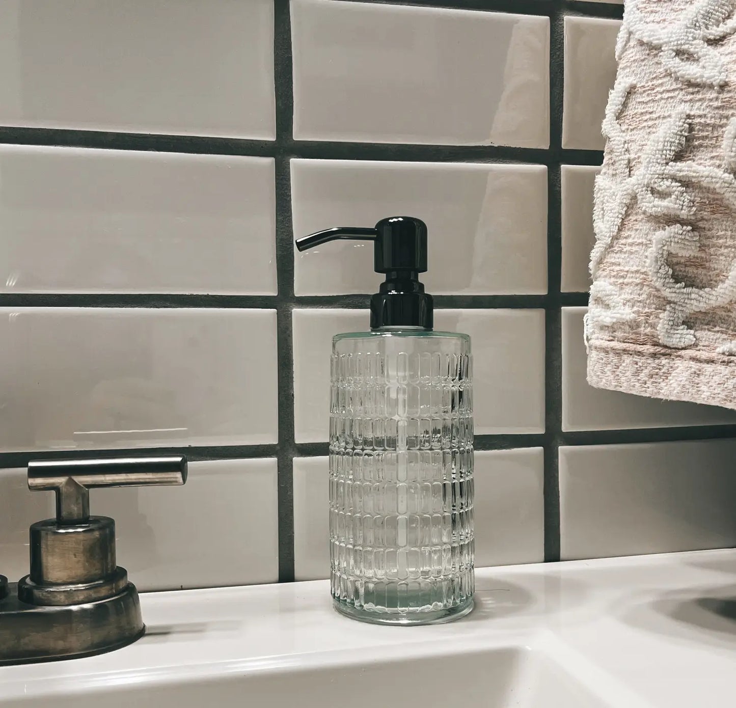 17 oz Retro Clear Soap Dispenser Bottle with Designer Pump